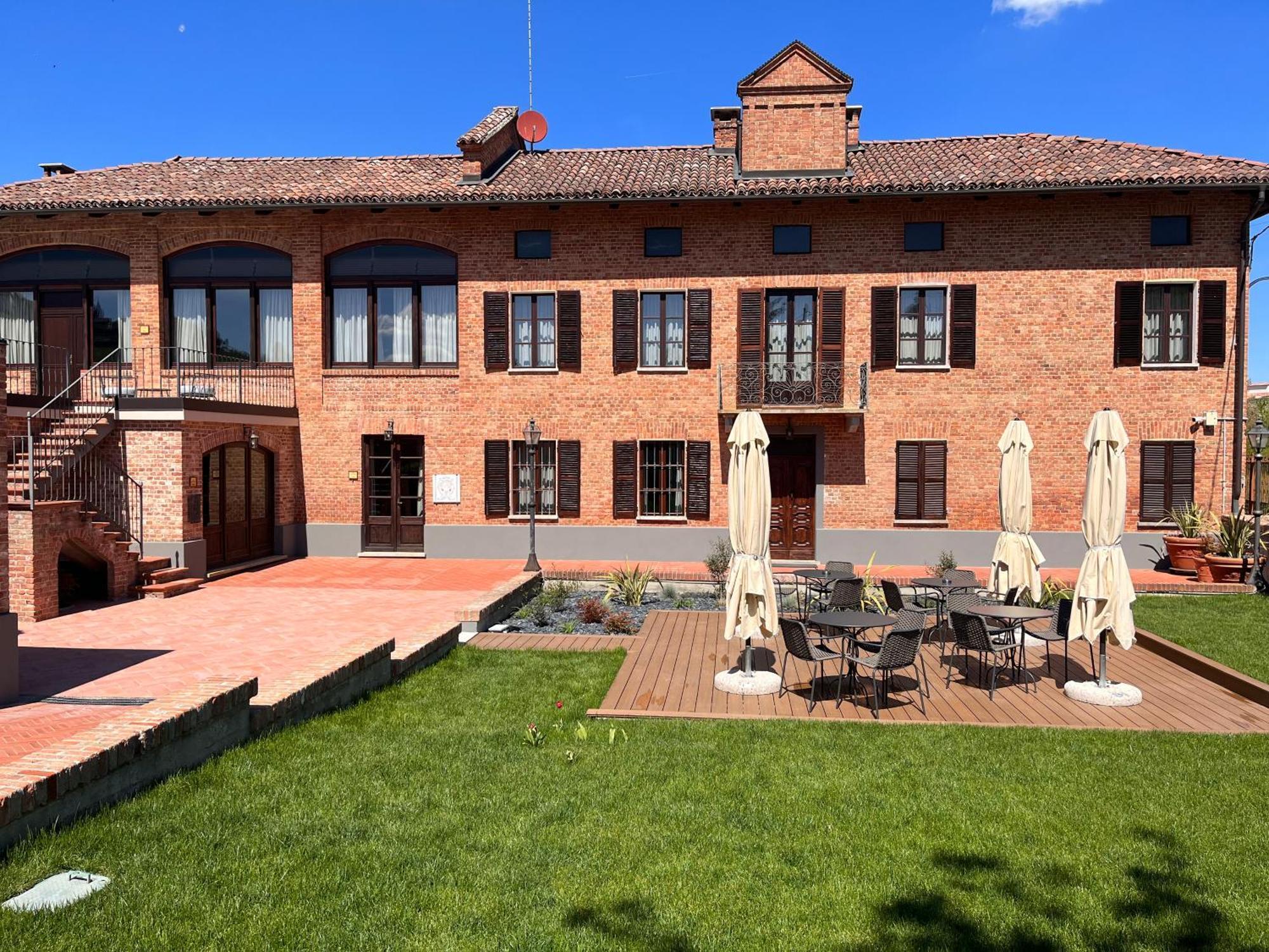 Cascina La Badia Bed & Breakfast Montegrosso d'Asti Bagian luar foto